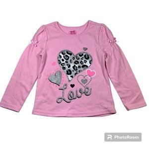 NWOT Young Hearts pink long sleeve top with “Love” screen print Size 3T